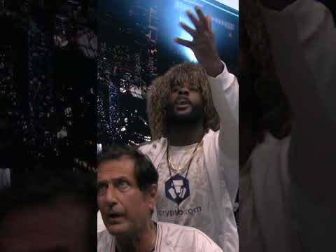 This interaction between Merab Dvalishvili and Sean O'Malley's corner! 😳 #ufc311