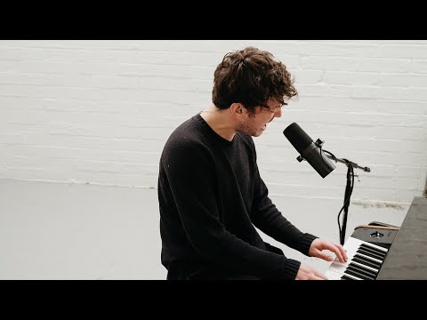 Dan Elliott - I Only Miss You When I'm Breathing - Piano - Live from 'Grey Area'