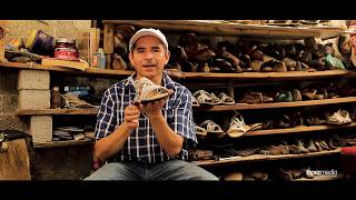 Así se elaboran los huaraches de llanta y cuero [Mixteca, Oax.]