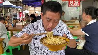 清早老爸带妈妈去体检，顺便买把椅子回家聊天中奶奶冒出经典名言#农村日常 #生活不易#小小譚 #農村生活 #美食