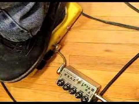 Immagine Snarling Dogs Mold Spore Wah 1990s - Yellow - 8