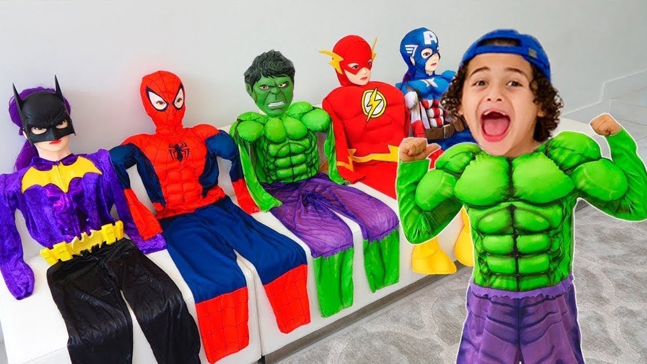 LORRAYNE FINGE BRINCAR de SUPER-HERÓI e ajuda OS AMIGOS 2