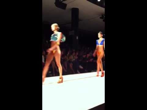 Encerramento do desfile da Água de Coco na SPFW verão 2012