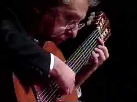Pepe Romero en concierto interpretando música española