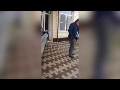 Ставропольская автоледи протаранила Арзгирское районное управление соцзащиты