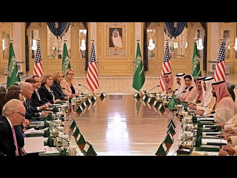 الرئيس الأمريكي يلتقي العاهل السعودي وولي العهد في مستهل زيارة للمملكة بعد إسرائيل