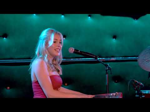 Anna Duboc Performs Suffocating Live At The Mint in Los Angeles