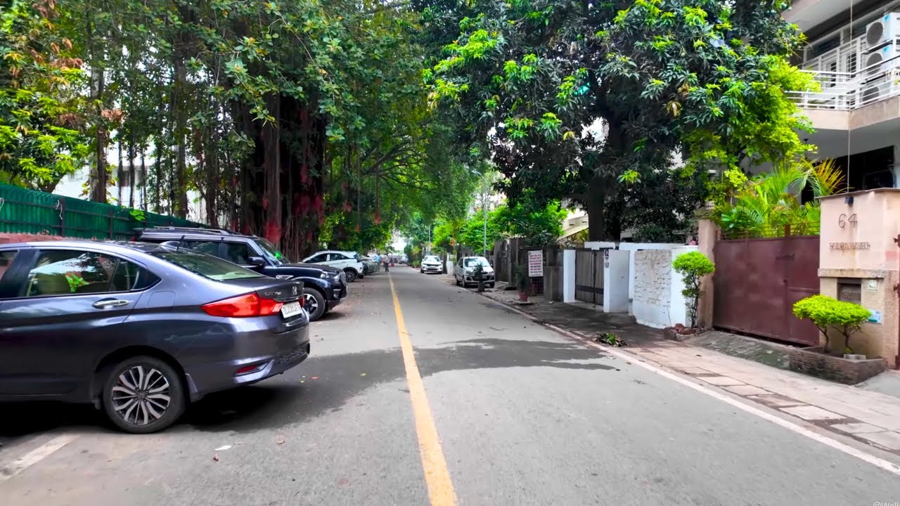 Immersive street-level walking tour through New Delhi (Daily Life 6), India, showcasing authentic urban landscapes, local architecture, and the vibrant atmosphere of the city's neighborhoods