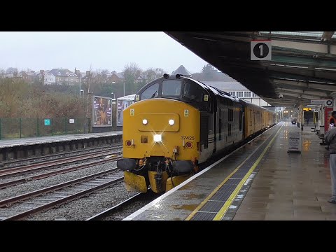 37425 showing it's style at Bangor working 3Q94 Bangor CS to Derby RTC 23/01/2025