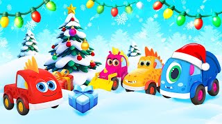 Carros Mocas vão decorar a árvore de Natal e abrir presentes! Desenho animado infantil de Natal