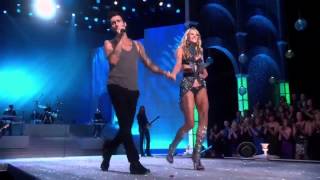 Victoria's Secret Fashion show 2011 Anne Vyalitsyna  Adam Levine Moves like Jagger (Live HD)