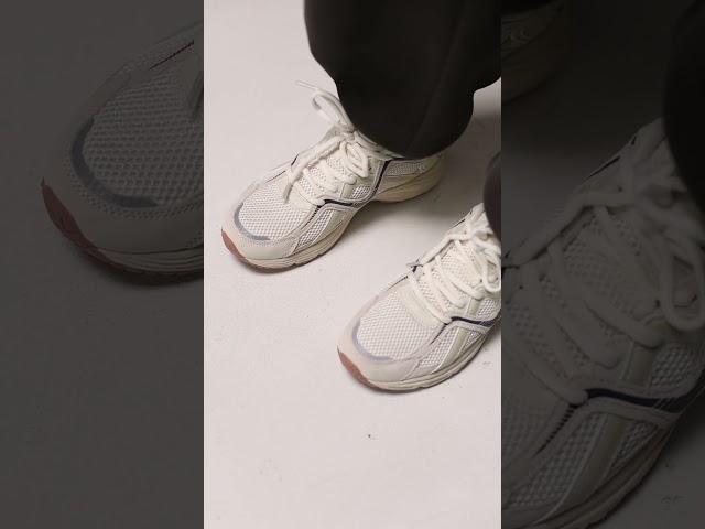 Чоботи жіночі шкіряні байка хутро 592641 Чорний Кросівки жіночі сітка 594067 Молочний