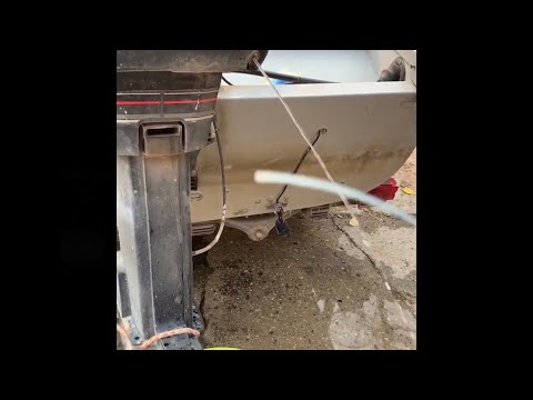 How to unclog the tell-tale on an outboard motor. Outboard won’t pee.