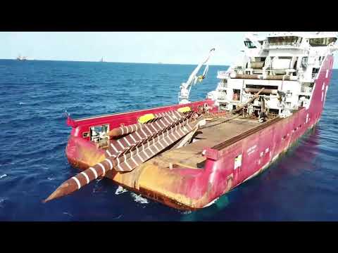 Lançamento de torpedo de 120 toneladas - Skandi Angra