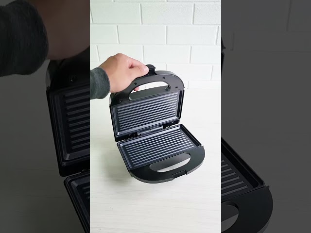 Vídeo relacionado con Grunkel - Sandwichera con Grill para 2 sandwiches con corte. Superficie antideslizante y antiadherente de 750W de potencia y tacto frío (Corte Cuadrado Blanca)