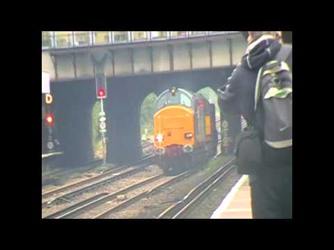 DRS 37610 +  20301 Haul 6M95 Through Tonbridge