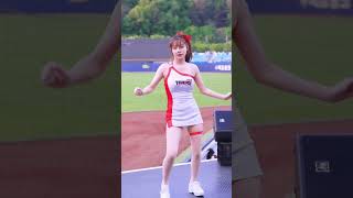 今かがやいているチアガール♡ #cheerleader #かわいい #韓国チアリーダー #ショート #おすすめ #韓国 #チアリーダー #チアガール #shorts