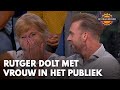 Rutger en Jan Joost dollen met mensen in het publiek: 'Wat leuk dat u er bent...' | DE ORANJEZOMER