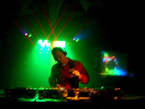 Liam Melly @ rectify playing heatbeat Mr walrus