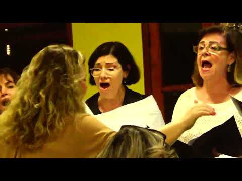 Coral Toda Voz canta no Projeto Sobreavida