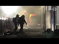 Veel rook bij grote brand in pand met accu's in Apeldoorn