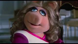 The Great Muppet Caper - Kermit meets Miss Piggy