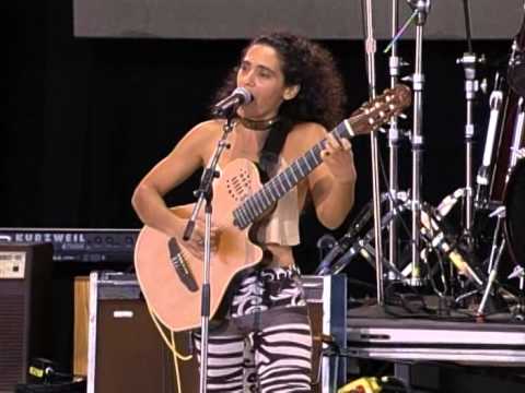 Badi Assad - Naio Naio (Live at Farm Aid 2000)
