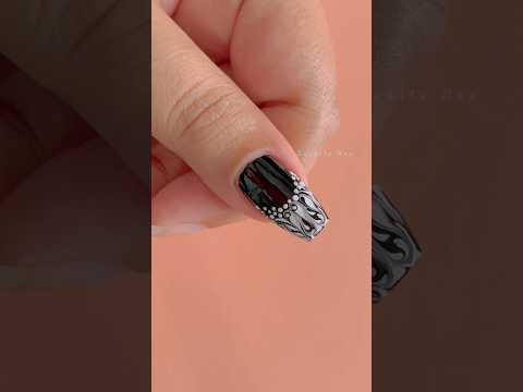 Easy Nail Art Design 💅🏻 #nailart #shorts #naildesign