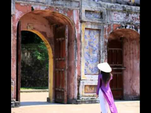 Thể hiện bởi Huy Hoàng