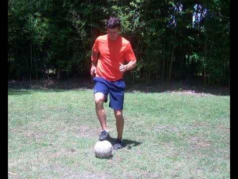 Soccer Drill - How to do Toe Taps - Online Soccer Academy thumbnail