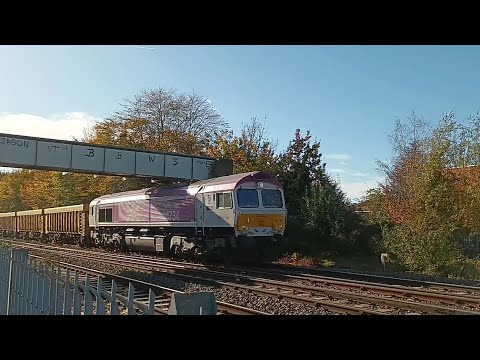 66734 speeds through Oxford (26/10/22)