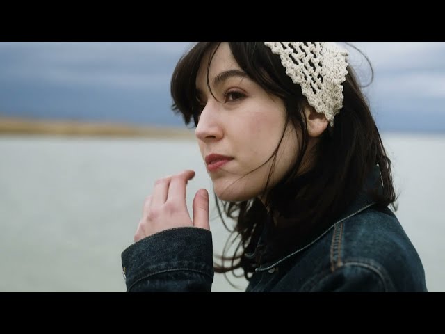 Video zu With Love Your Clementine ansehen