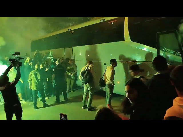 Vídeo relacionado con Mucho Betis - Afición Real Betis Balonpie - Hinchas Sevilla Sudadera con Capucha
