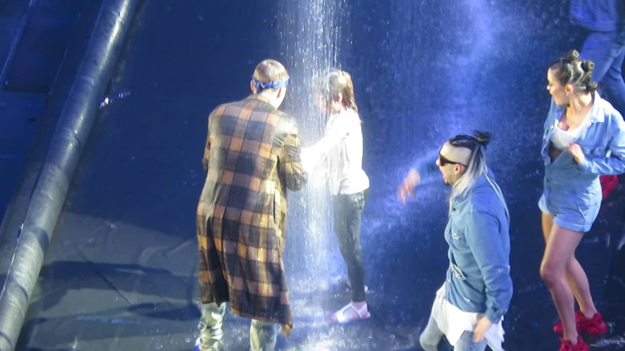 sorry - justin bieber dancing with his sister toronto