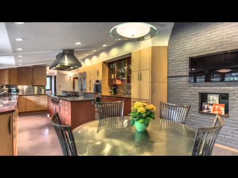 103 Farm St, Dover, MA   Martha Whiteman Bohlin   Tel 508 944 4580