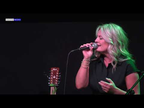 (6064) Lisa Fredriksberg: Við tín Kross/Ved ditt kors/At The Cross