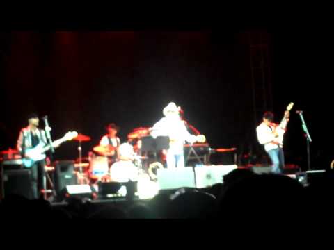 Dwight Yoakam @ DeLuna Fest - Streets of Bakersfield