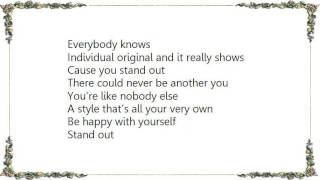 Bratz - Stand Out Lyrics