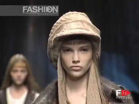 Fashion Show "Sportmax" Autumn Winter 2006 / 2007 Milan 1 of 3 by Fashion Channel