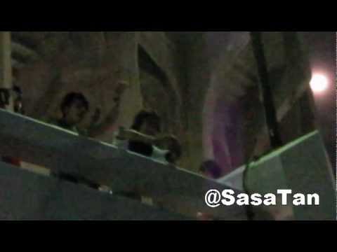 120407 Infinite behind the stadium doing fanservice (Korea Music Wave Bangkok)