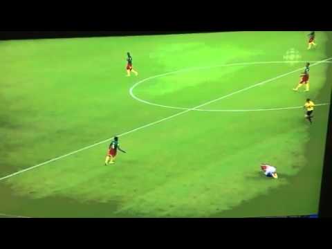 Alex Song elbow red card crotia-vs-cameroon