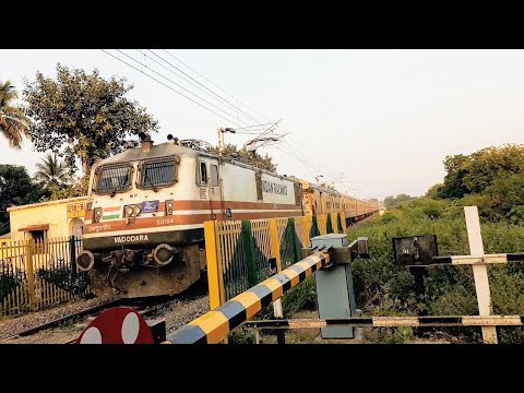 Palitana daily SL Train with WAP5 Locomotive entering Bhavnagar para railway station