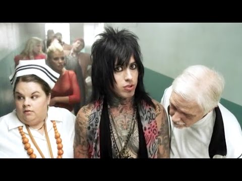 Falling In Reverse - "I'm Not A Vampire"
