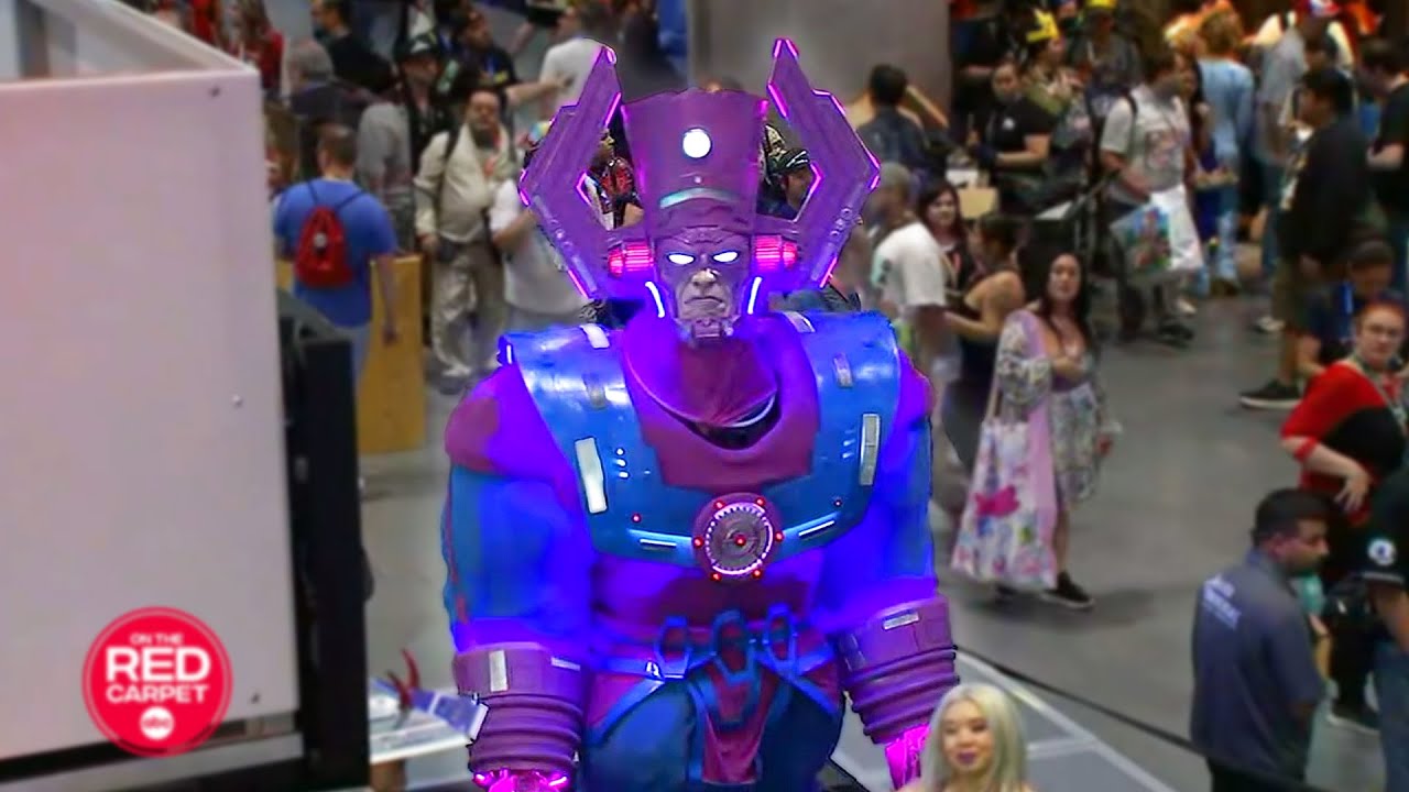 This is one of the largest costumes in the world! | Galactus cosplay at SDCC