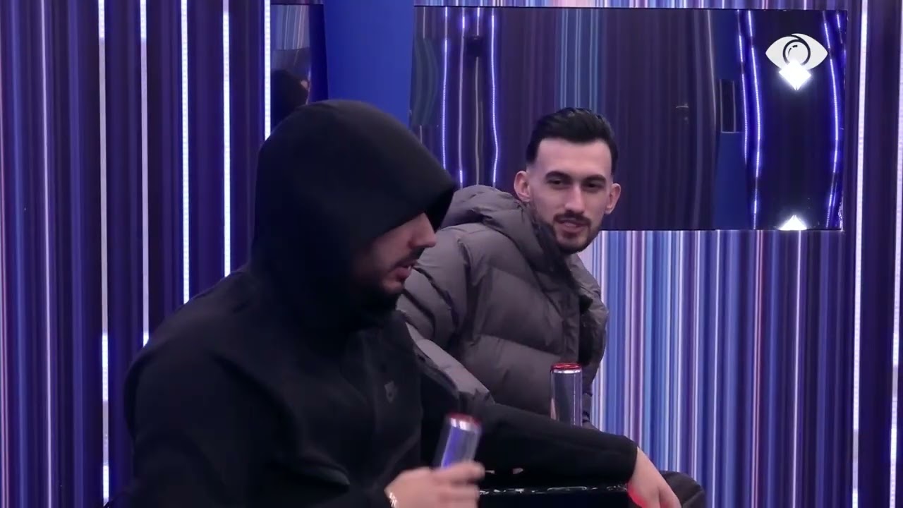 “Je një ‘karakter’ i veçantë”/ Kristi ‘e thumbon’, Keijsi: O dele, më laj pak këpucët!