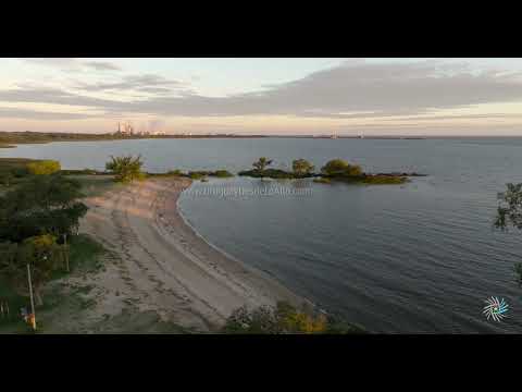 Video aéreo por la costa de Conchillas, Montes del Plata, departamento de Colonia M3 18557 69
