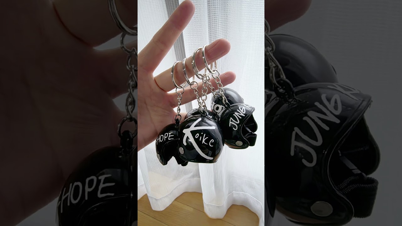 100均のヘルメットキーホルダーをデコっただけの推しグッズ。 #ハンドメイド #100均 #推し活