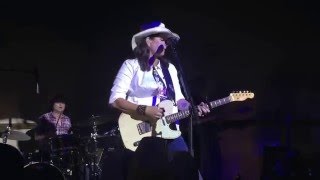 Terri Clark &quot;The World Needs a Drink&quot; Live, Yorktown, TX, 5/14/16