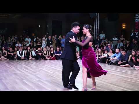  Roxana Suarez  and  Sebastian Achaval  are  dancing  to  the  vals  "  Una Lagrimita  "  by  Héctor Varela  at  TanGO TO Istanbul  in  2020