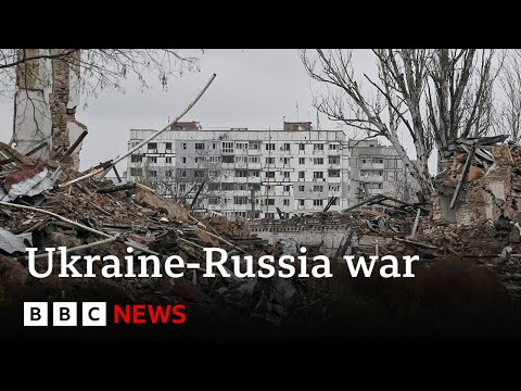 Video | Four killed in wave of Russian strikes across Kyiv, officials say | BBC News
